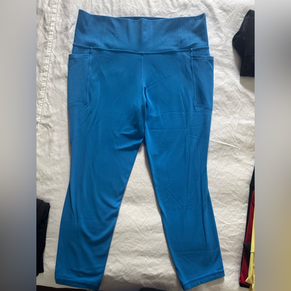 Athleta Bright Blue 7/8 Salutation Leggings